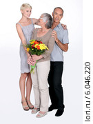 Mother with flowers. Стоковое фото, фотограф Phovoir Images / Фотобанк Лори