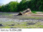 Остов старой заброшенной рыбацкой лодки (2014 год). Стоковое фото, фотограф Татьяна Кахилл / Фотобанк Лори