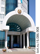 Центральный вход в Парламент (Сенат). Республика Казахстан. Город Астана (2014 год). Стоковое фото, фотограф Александр Тараканов / Фотобанк Лори