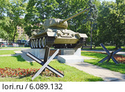 Памятник танку Т-34-85 на улице Народного ополчения в Москве (2014 год). Редакционное фото, фотограф Александр Замараев / Фотобанк Лори