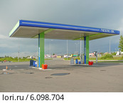 Бензозаправка финской компании "Несте Ойл" (2014 год). Редакционное фото, фотограф Шевцова Анна / Фотобанк Лори