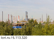 Московский нефтеперерабатывающий завод в Капотне. Фрагмент (2012 год). Редакционное фото, фотограф Юрий Шурчков / Фотобанк Лори