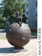 Абакан. Скульптура "Маленький принц" (2014 год). Редакционное фото, фотограф Шичкина Антонина / Фотобанк Лори