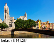 Bridge over Onyar and Collegiate Church with Gothic Cathedral (2014 год). Стоковое фото, фотограф Яков Филимонов / Фотобанк Лори