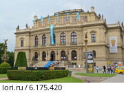 Музыкальный театр в Праге, Чехия (2014 год). Редакционное фото, фотограф Ирина Борсученко / Фотобанк Лори