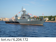 Малый противолодочный корабль "Уренгой" перед праздником День ВМФ. Санкт-Петербург (2014 год). Редакционное фото, фотограф Виктор Карасев / Фотобанк Лори
