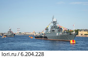 Малые противолодочные корабли на празднике День Военно-морского флота. Санкт-Петербург (2014 год). Редакционное фото, фотограф Виктор Карасев / Фотобанк Лори