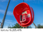 Таксофон в сельской местности (2014 год). Редакционное фото, фотограф Аркадий Рыпин / Фотобанк Лори