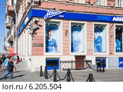 Магазин "Зенит Арена" на Невском проспекте. Санкт-Петербург (2013 год). Редакционное фото, фотограф Александр Щепин / Фотобанк Лори