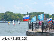 Флаги России и Калининграда на набережной (2014 год). Редакционное фото, фотограф Svet / Фотобанк Лори
