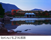 Египет, Таба, Intercontinental Taba Heights Resort 5*. Солёное озеро на территории отеля, вечерний вид (2013 год). Редакционное фото, фотограф Ольга Коцюба / Фотобанк Лори