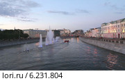 Фонтан на реке, Лужков мост, Москва (2014 год). Редакционное видео, видеограф Владимир Журавлев / Фотобанк Лори