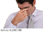 Businessman with a headache. Стоковое фото, фотограф Phovoir Images / Фотобанк Лори