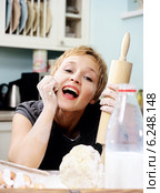 Young woman in the kitchen. Стоковое фото, агентство BE&W Photo / Фотобанк Лори