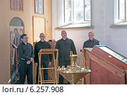 Выступление братии монастыря в церкви Петра и Павла. Валаам (2014 год). Редакционное фото, фотограф Румянцева Наталия / Фотобанк Лори