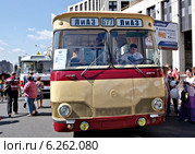 ЛиАЗ-677. Выставка к 90-летнему юбилею московского автобуса. Проспект Академика Сахарова, Москва (2014 год). Редакционное фото, фотограф Илюхина Наталья / Фотобанк Лори