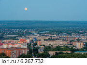 Панорамный вид сверху с высоты птичьего полёта вечером по время восхода луны на улицу Свердлова города Пензы (2014 год). Стоковое фото, фотограф Андрей Малышкин / Фотобанк Лори