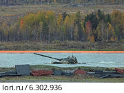 Международная выставка вооружения, военной техники и боеприпасов RAE-2013 г. Нижний Тагил. Российская авиадесантная самоходная противотанковая пушка 2С25 "Спрут-СД" на полосе препятствий. Редакционное фото, фотограф Игорь Долгов / Фотобанк Лори