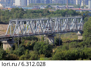 Санкт-Петербург. Железнодорожный мост в районе промзоны Обухово (2014 год). Стоковое фото, фотограф Александр Тарасенков / Фотобанк Лори