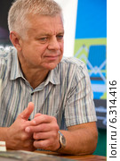 Писатель Владимир Михайлович Сотников на встрече с читателями в Воронцовском парке города Москвы, 24 августа 2014. Редакционное фото, фотограф Николай Винокуров / Фотобанк Лори