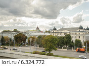 Архитектура Москвы на перекрестке набережных Пречистенская и Кремлевская (2014 год). Редакционное фото, фотограф Алёшина Оксана / Фотобанк Лори