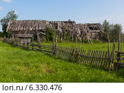 Заброшенный дом в деревне (2014 год). Стоковое фото, фотограф Николай Мухорин / Фотобанк Лори