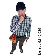 A perplexed handyman. Стоковое фото, фотограф Phovoir Images / Фотобанк Лори