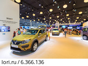 Renault Sandero. Московский международный автомобильный салон 2014. Редакционное фото, фотограф Сергей Лаврентьев / Фотобанк Лори