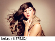 Portrait of a beautiful young woman with scarf. Fashion photo. Стоковое фото, агентство Ingram Publishing / Фотобанк Лори