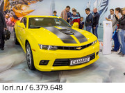 Chevrolet Camaro. Московский международный автомобильный салон 2014. Редакционное фото, фотограф Сергей Лаврентьев / Фотобанк Лори
