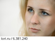 Портрет крупным планом Марии Алёхиной на презентации правозащитных проектов участниц Pussy Riot "Зона Права" в галерее Марата Гельмана на Винзаводе. Редакционное фото, фотограф Николай Винокуров / Фотобанк Лори