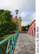 Автомобильный и пешеходный мост в старинном городе Уппсала, Швеция (2014 год). Редакционное фото, фотограф Валерия Попова / Фотобанк Лори