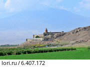 Армения, монастырь Хор Вирап, за ним Арарат в дымке (2014 год). Стоковое фото, фотограф Овчинникова Ирина / Фотобанк Лори