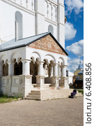 Крыльцо Успенского собора. Ростовский кремль (2014 год). Редакционное фото, фотограф Александр Щепин / Фотобанк Лори
