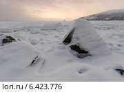 Замерзший берег. Зимний пейзаж. Стоковое фото, фотограф Антон Афанасьев / Фотобанк Лори
