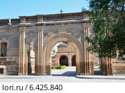 Вход на территорию церкви Святой Гаянэ в Эчмиадзине (2014 год). Стоковое фото, фотограф Овчинникова Ирина / Фотобанк Лори
