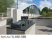Арочный мост и макет Каменного моста. Тарту. Эстония (2014 год). Редакционное фото, фотограф Александр Щепин / Фотобанк Лори