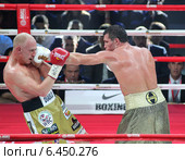 Бой между чемпионом Мира по версии WBC, Кшиштофом Влодарчиком и чемпионом Европы, Григорием Дроздом (2014 год). Редакционное фото, фотограф Дмитрий Неумоин / Фотобанк Лори