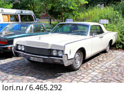 Автомобиль Lincoln Continental в Центре классических автомобилей Classic Remise, Берлин (2014 год). Редакционное фото, фотограф Art Konovalov / Фотобанк Лори