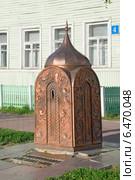 Водоразборная колонка под декоративным куполом. Вологда (2014 год). Редакционное фото, фотограф Александр Щепин / Фотобанк Лори