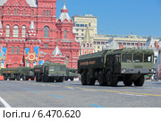 Празднование Дня Победы в Москве. Торжественное прохождение военной техники по Красной площади. Оперативно-тактический ракетный комплекс (ОТРК) Искандер (2014 год). Редакционное фото, фотограф Игорь Долгов / Фотобанк Лори