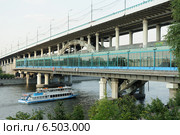 Москва, вид на станцию "Воробьевы горы" и метромост (2014 год). Редакционное фото, фотограф Денис Ларкин / Фотобанк Лори