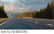 Пустая утренняя автодорога "Кола", Санкт-Петербург - Мурманск. Стоковое видео, видеограф Кекяляйнен Андрей / Фотобанк Лори