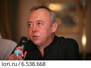 Пресс-конференция Независимой литературной премии "Дебют", посвященная объявлению номинантов среди молодых авторов за 2014 год.В жюри конкурса: Александр Кабанов. Редакционное фото, фотограф Александр С. Курбатов / Фотобанк Лори