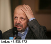 Пресс-конференция Независимой литературной премии "Дебют", посвященная объявлению номинантов среди молодых авторов за 2014 год.В жюри конкурса: Владимир Новиков. Редакционное фото, фотограф Александр С. Курбатов / Фотобанк Лори