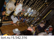 Камень помазания. Храм Гроба Господня. Иерусалим (2014 год). Редакционное фото, фотограф Александр Лядов / Фотобанк Лори