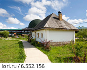 Украинская хата в Культурно-образовательном центре "Этномир" (2014 год). Редакционное фото, фотограф Владимир Чинин / Фотобанк Лори
