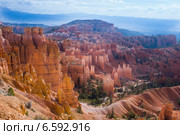 Национальный парк Брайс-Каньон (англ. Bryce Canyon National Park) на рассвете (2014 год). Стоковое фото, фотограф Ирина Кожемякина / Фотобанк Лори