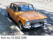 Легковой автомобиль Москвич-412 (2014 год). Редакционное фото, фотограф Родион Власов / Фотобанк Лори