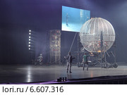 Мотоциклы в круглой клетке. Шоу "Top Gear Live" в СКК, Санкт-Петербург (2014 год). Редакционное фото, фотограф Кекяляйнен Андрей / Фотобанк Лори